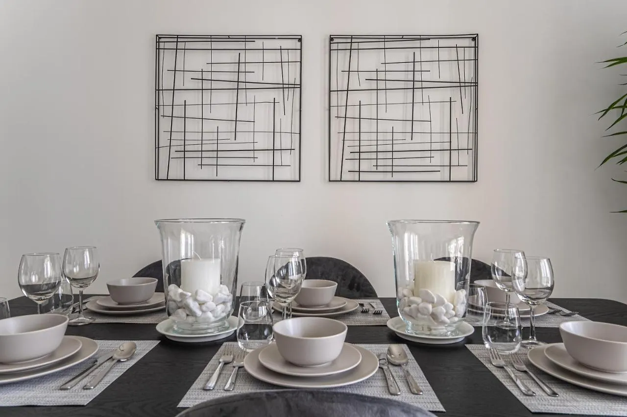 Higuests - Artistic Apt With Balcony Overlooking Dubai Canal 0*,  United Arab Emirates