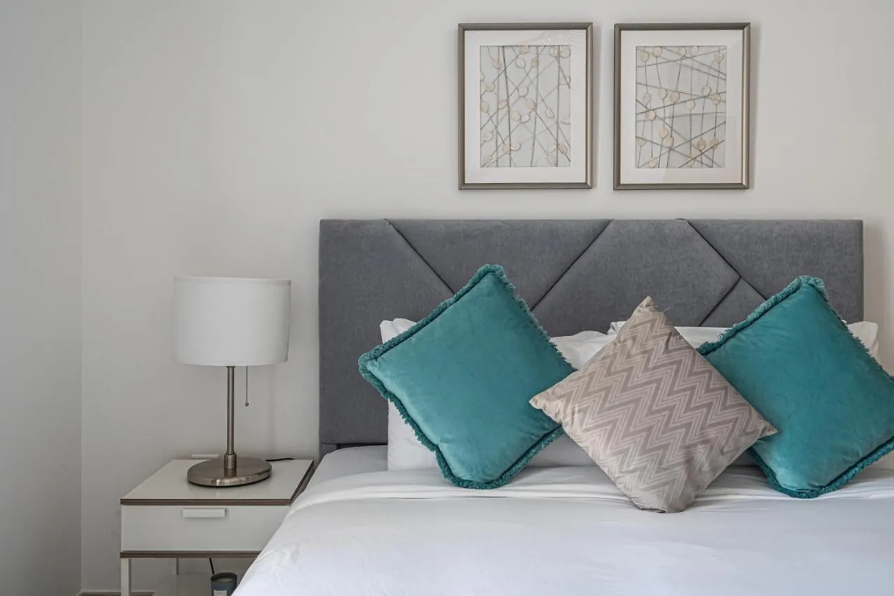 Higuests - Artistic Apt With Balcony Overlooking Dubai Canal Apartment