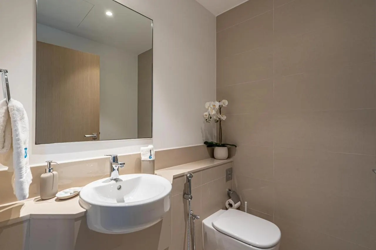 Higuests - Artistic Apt With Balcony Overlooking Dubai Canal 0*,