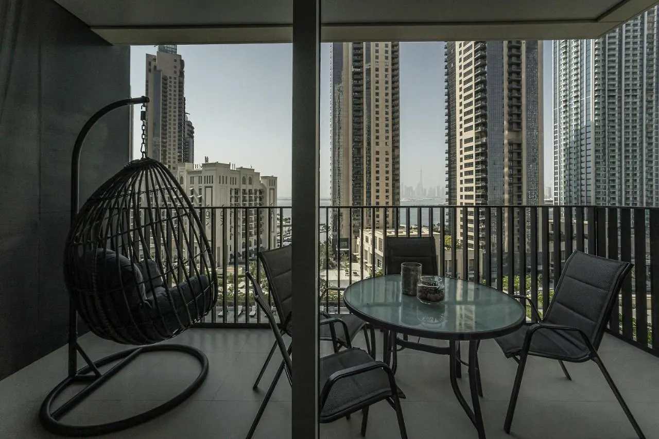 Apartment Higuests - Artistic Apt With Balcony Overlooking Dubai Canal
